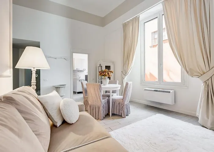 Trevi Linda Apartment- Your Italian Holidays דירה *