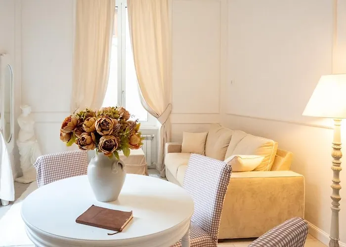 Trevi Linda Apartment- Your Italian Holidays דירה *