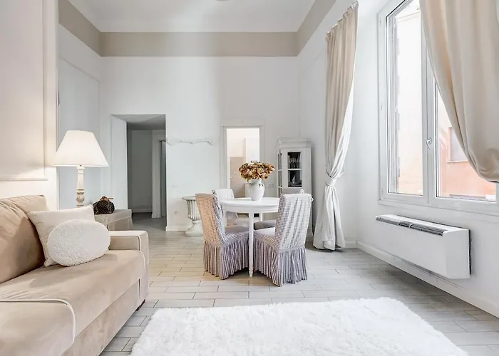 Trevi Linda Apartment- Your Italian Holidays *